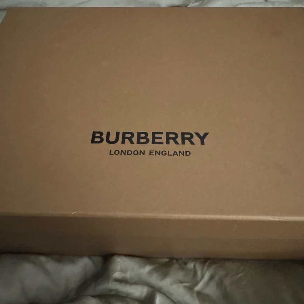 BURBERRY
ARTHUR CHECKERED SNEAKER - Picture 11 of 12